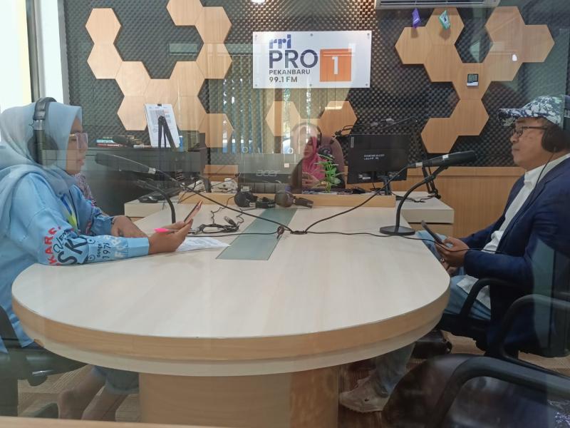 2025-02-06-9030Ketua PWI Riau dialog RRI.jpg